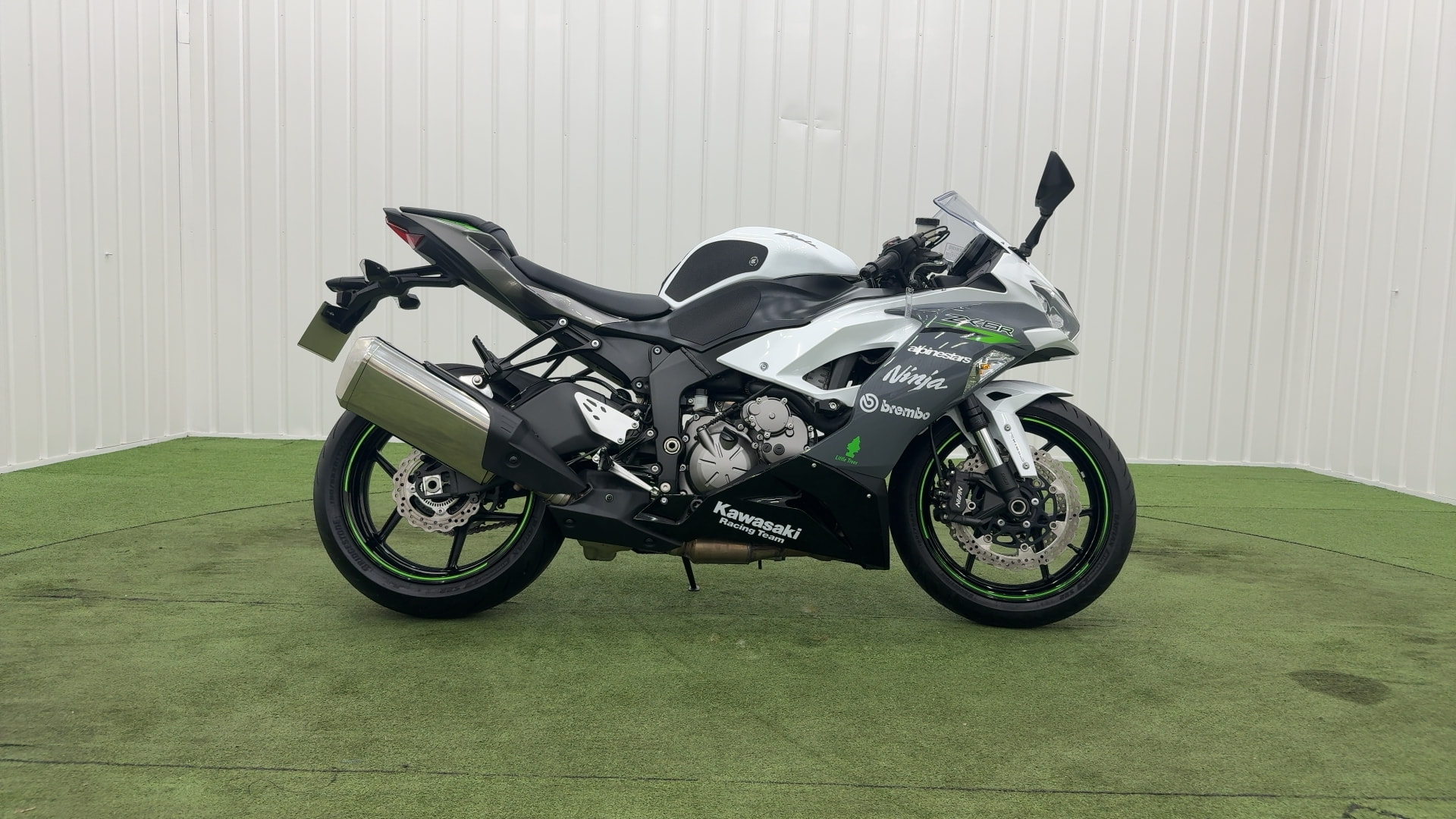 Ninja ZX-6R STARエンジンガード ヒールガード ヘルメットロック