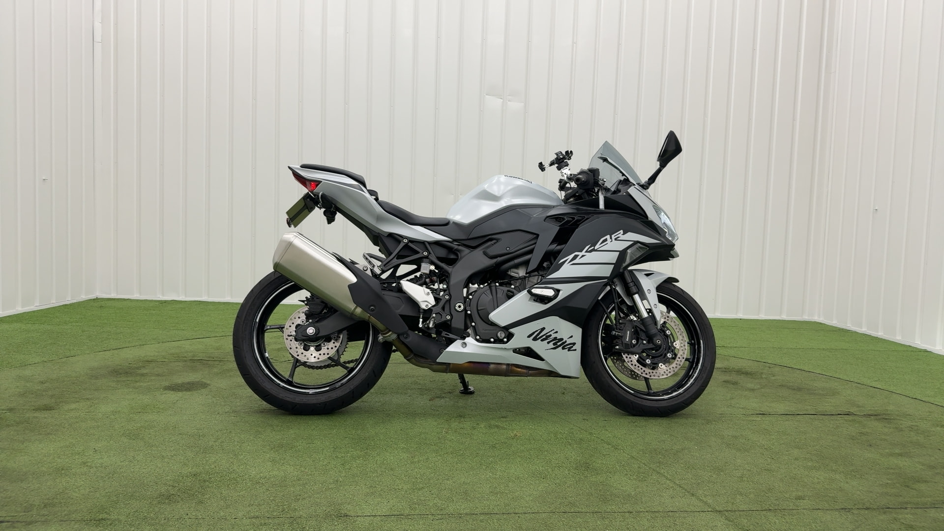 Ninja ZX-4R SE エンジンガード マウントステー スマホホルダー ヒール